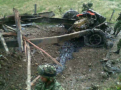 Camion militar destruido por las FARC